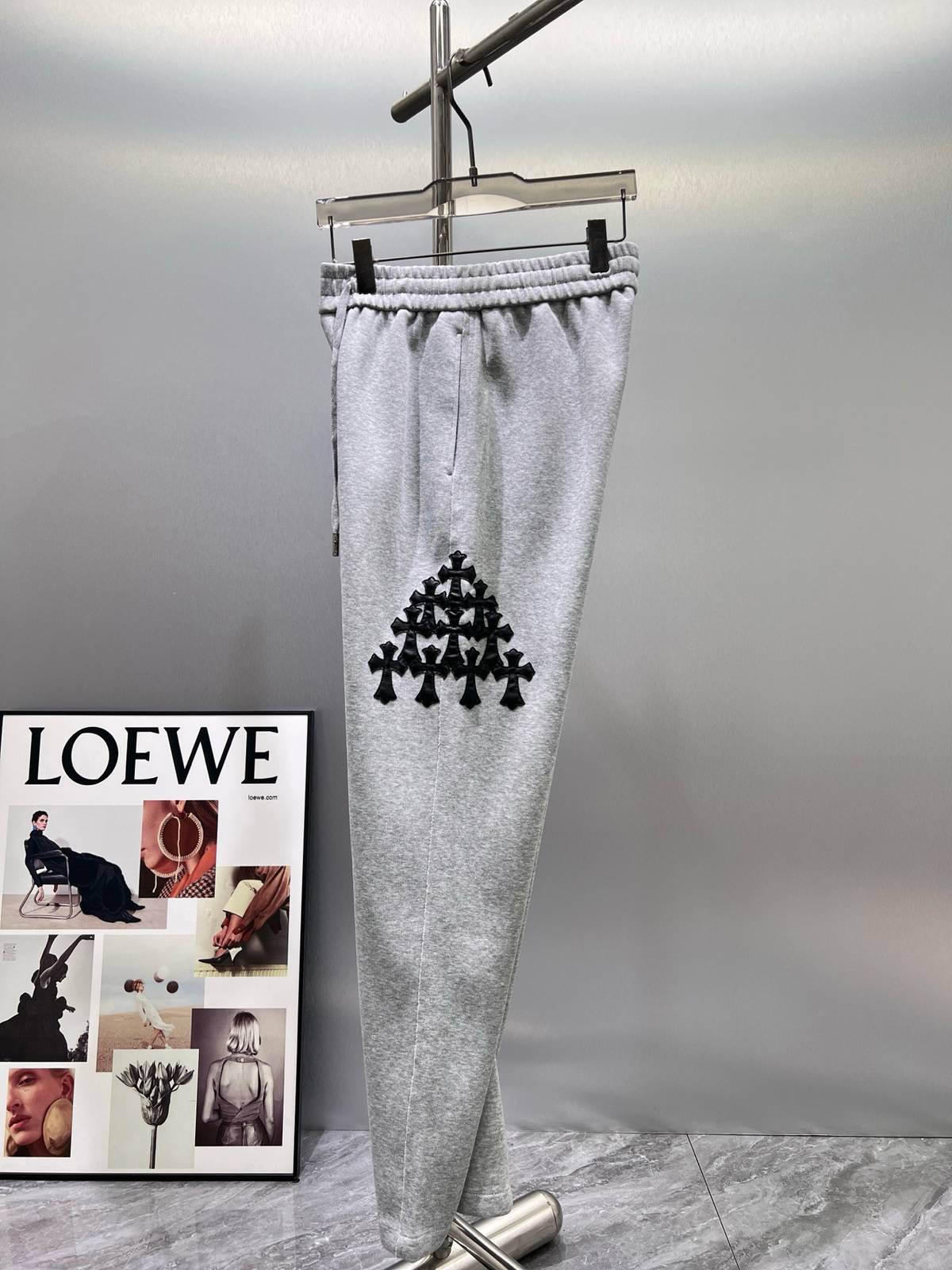 CHROME HEARTS クロムハーツ メンズ パンツ ジョガーパンツ サイドライン ロゴ刺繍 ロゴプリント メタルパーツ ブラック - 画像 8