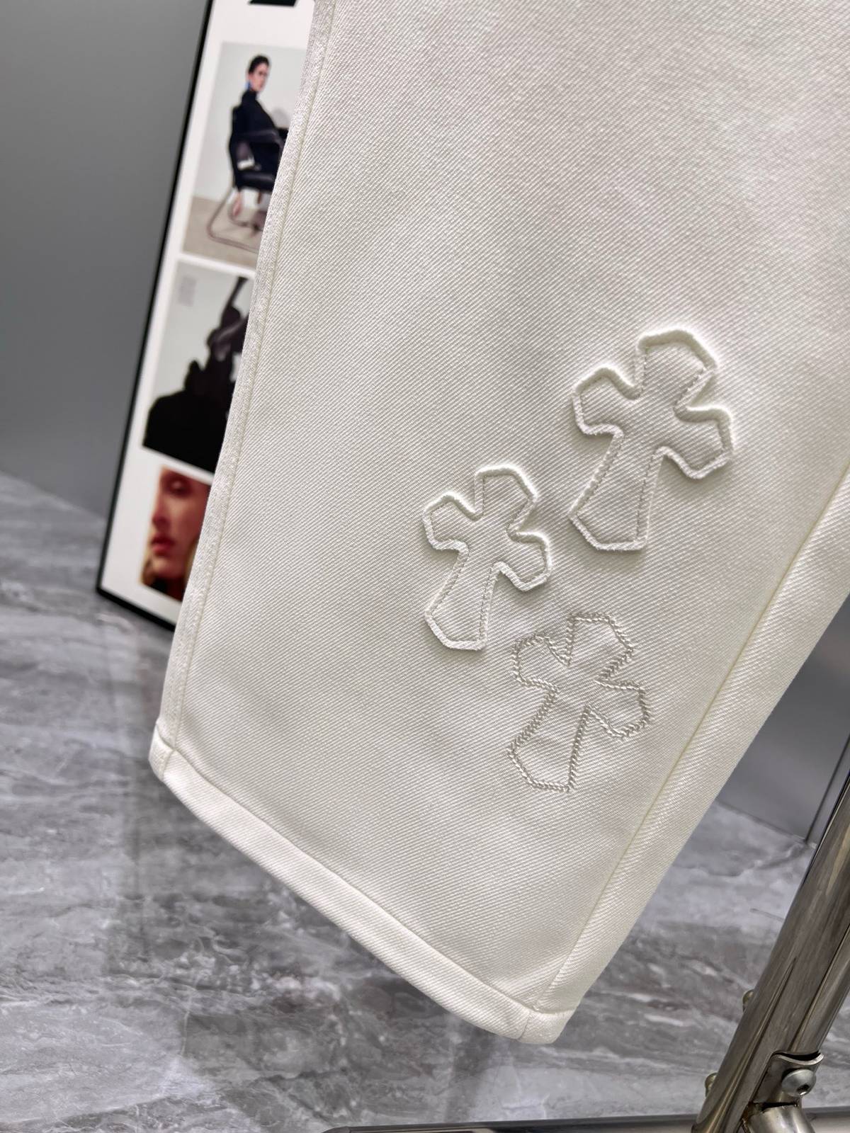 CHROME HEARTS クロムハーツ メンズ イージーパンツ ワイドパンツ サイドライン ロゴ刺繍 メタルパーツ ブラック - 画像 3