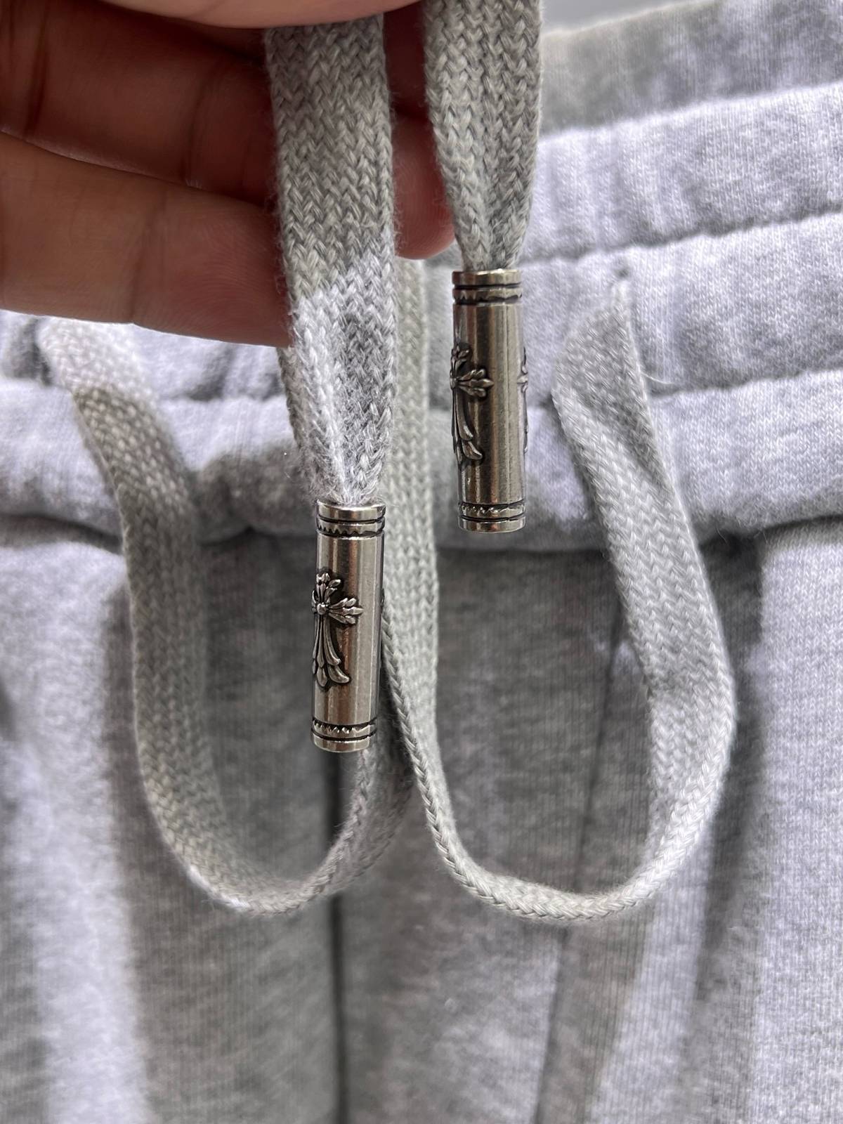 CHROME HEARTS クロムハーツ メンズ ジョガーパンツ カーゴパンツ ロゴ刺繍 サイドライン ロングコード メタルパーツ グレー - 画像 7