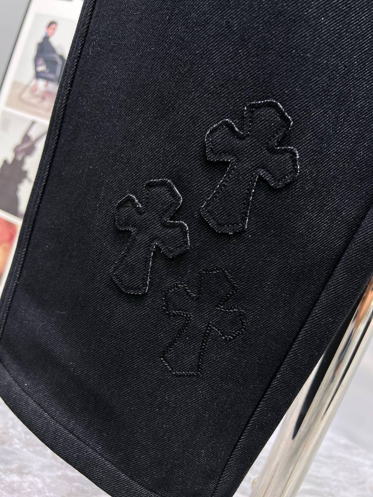 CHROME HEARTS クロムハーツ メンズ パンツ ワイドパンツ ウエストゴム ドローコード ロゴ刺繍 サイドライン ブラック - 画像 3