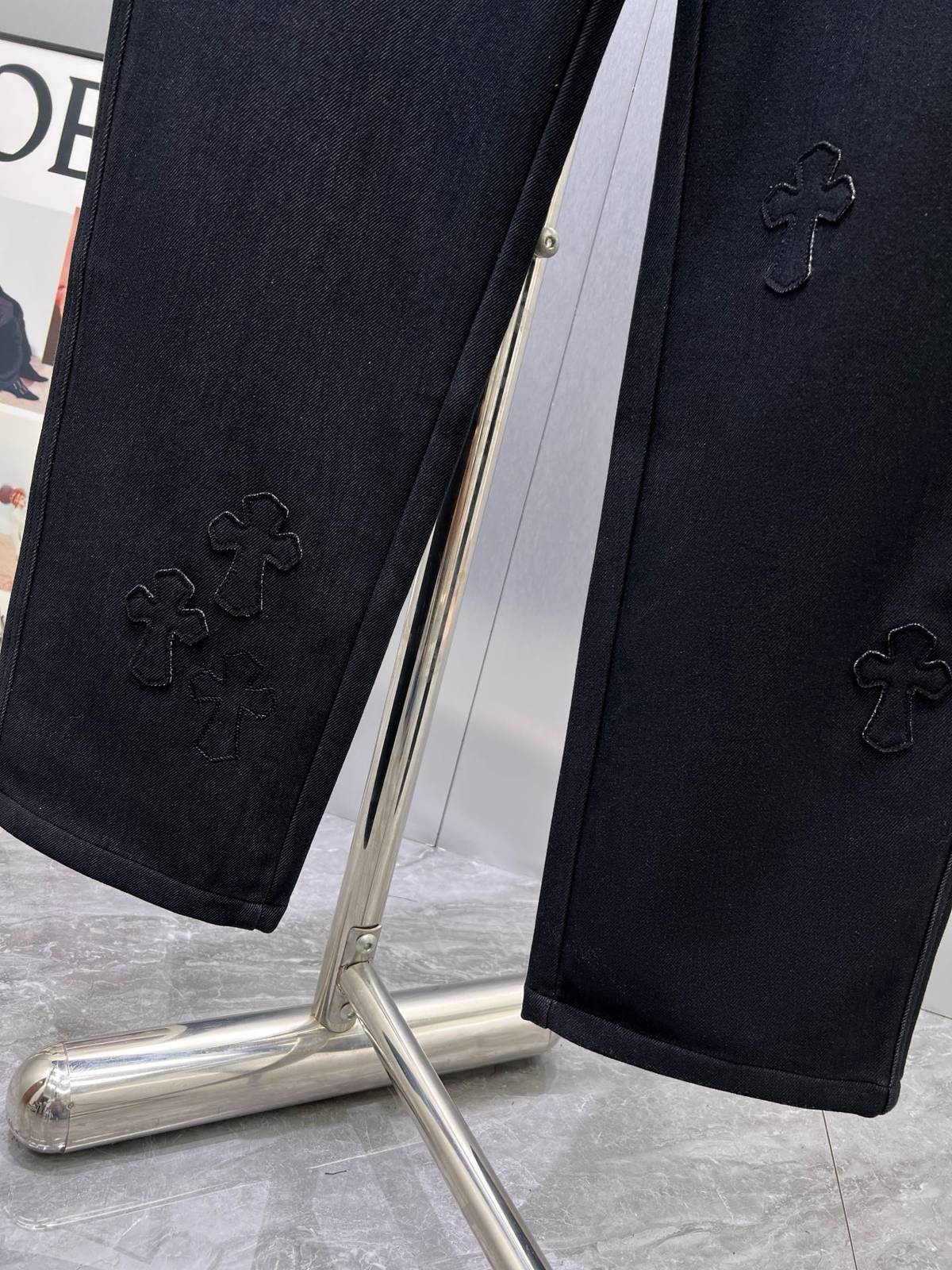 CHROME HEARTS クロムハーツ メンズ パンツ ワイドパンツ ウエストゴム ドローコード ロゴ刺繍 サイドライン ブラック - 画像 4