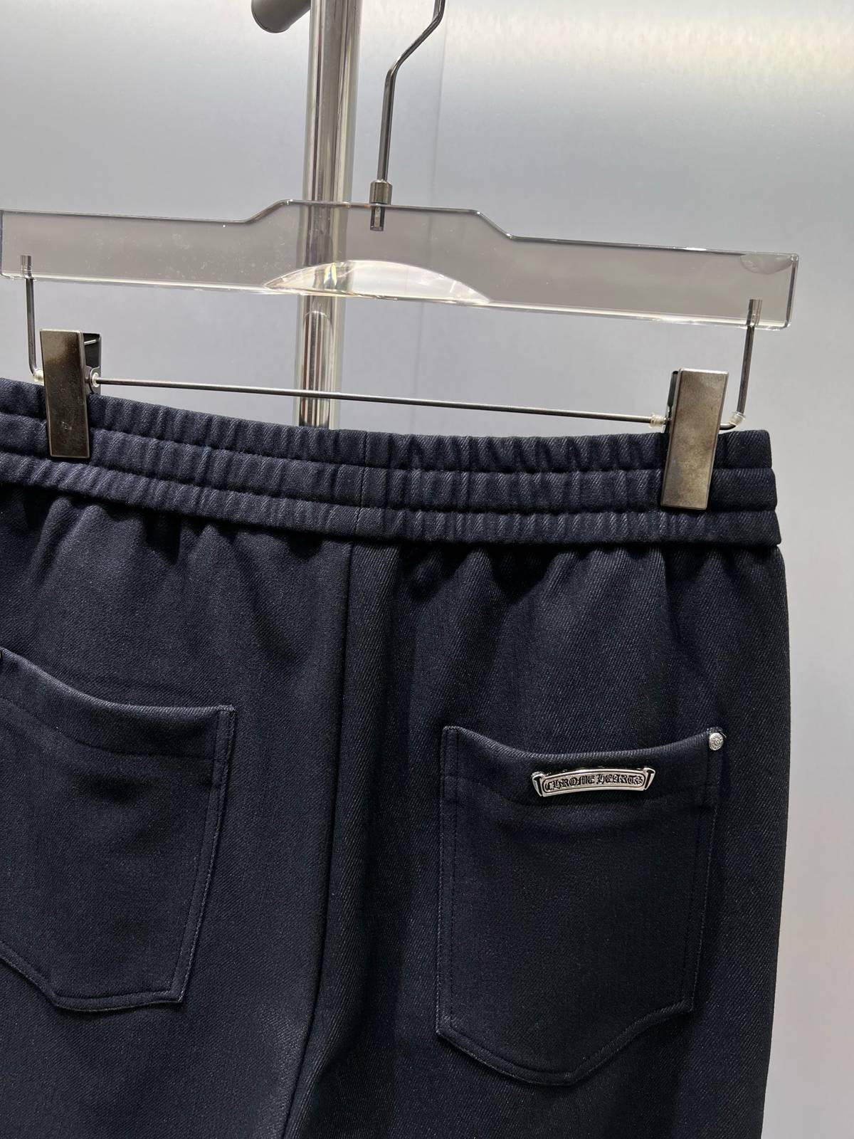 CHROME HEARTS クロムハーツ メンズ パンツ ワイドパンツ ウエストゴム ドローコード ロゴ刺繍 サイドライン ブラック - 画像 6