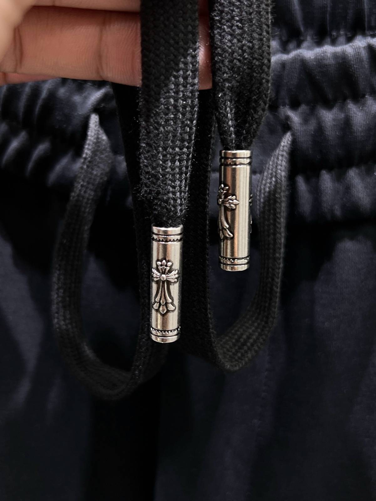 CHROME HEARTS クロムハーツ メンズ パンツ イージーパンツ メタルパーツ ロゴ刺繍 ブラック - 画像 7