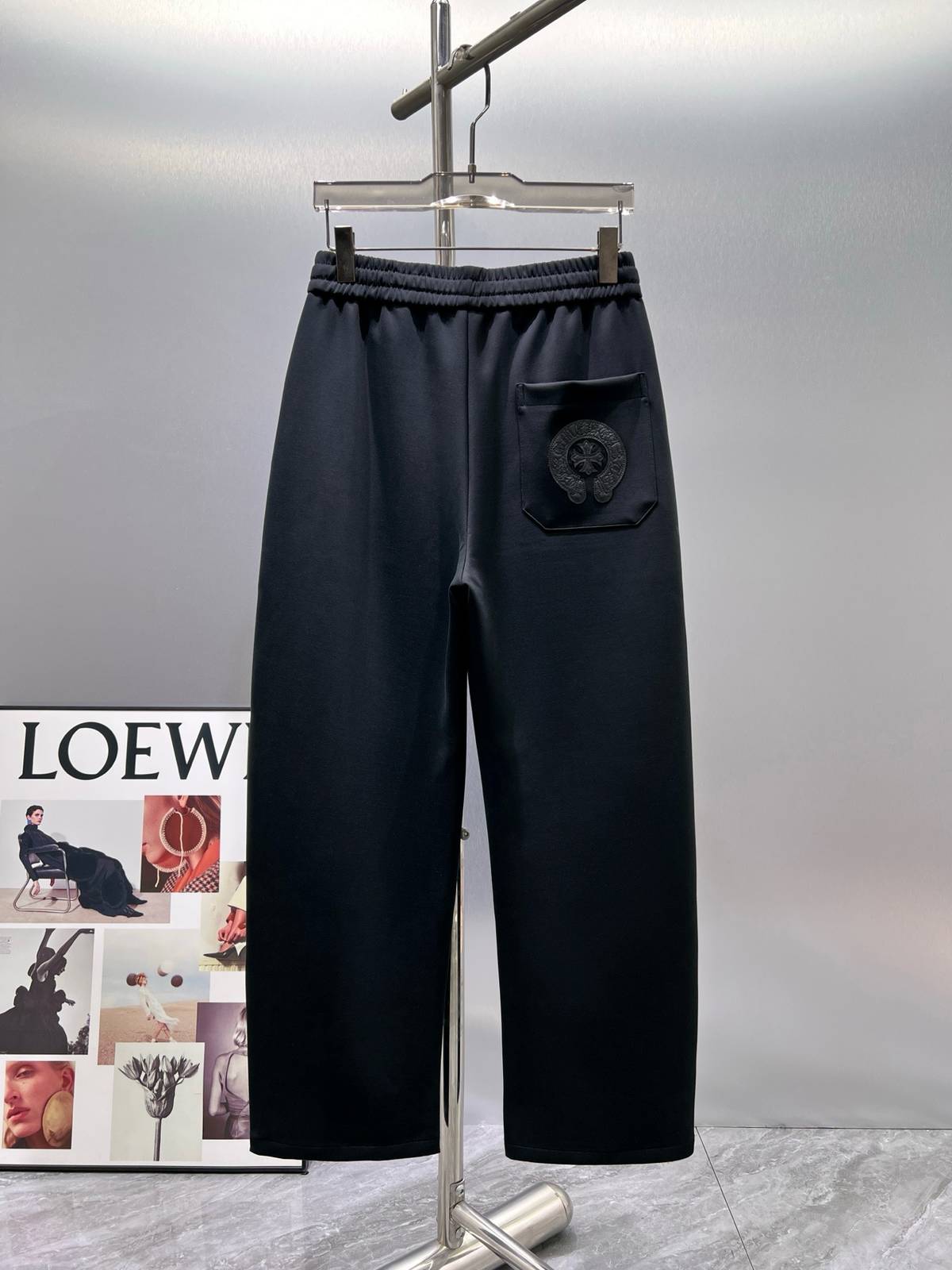 CHROME HEARTS クロムハーツ メンズ パンツ イージーパンツ メタルパーツ ロゴ刺繍 ブラック - 画像 9