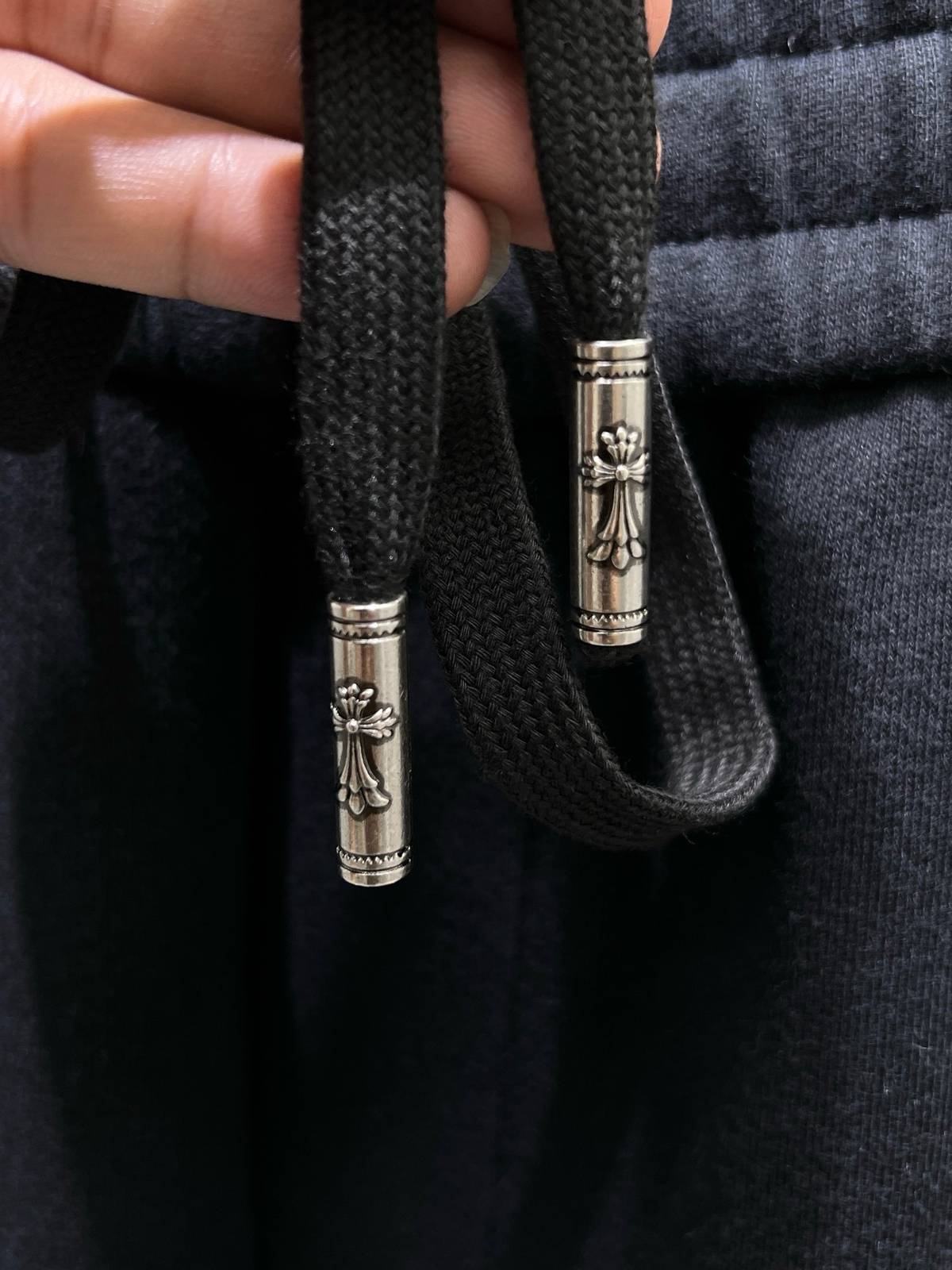 CHROME HEARTS クロムハーツ メンズ パンツ ジョガーパンツ ウエストゴム ロゴ刺繍 サイドライン メタルパーツ ブラック - 画像 7