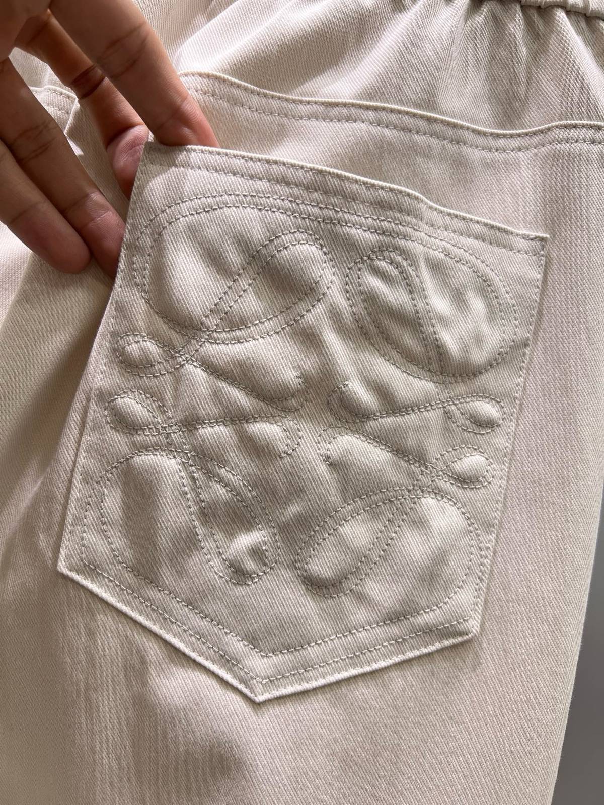LOEWE ロエベ メンズ パンツ イージーパンツ カーゴパンツ ロゴ刺繍 サイドライン メタルパーツ ブラック - 画像 5