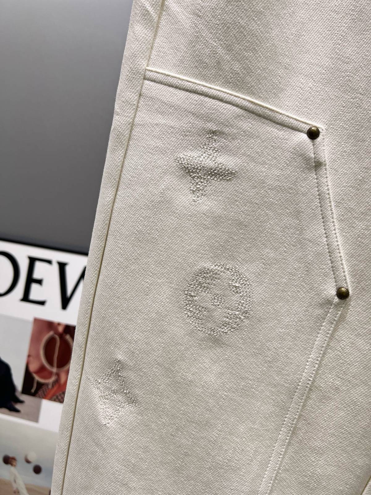 LOEWE ロエベ メンズ パンツ イージーパンツ カーゴパンツ サイドライン ロゴ刺繍 ロングコード ブラック - 画像 5