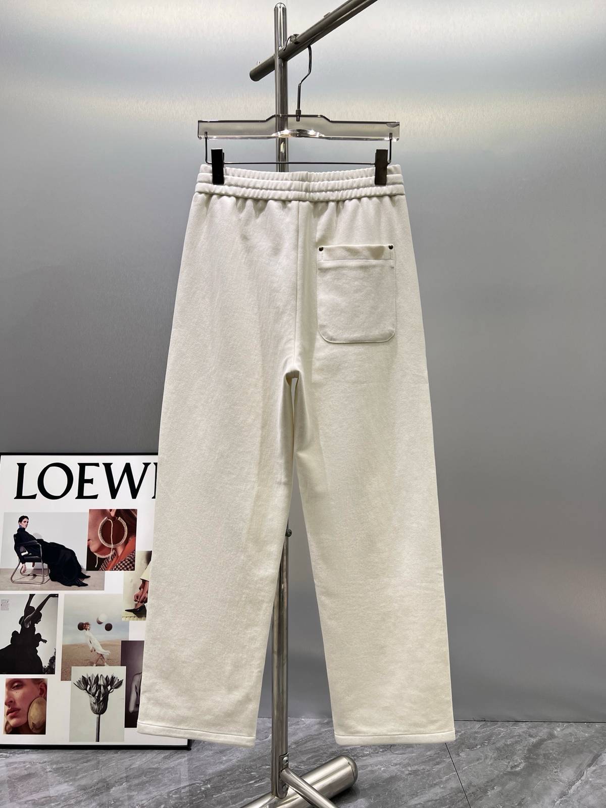 LOEWE ロエベ メンズ パンツ イージーパンツ カーゴパンツ サイドライン ロゴ刺繍 ロングコード ブラック - 画像 9