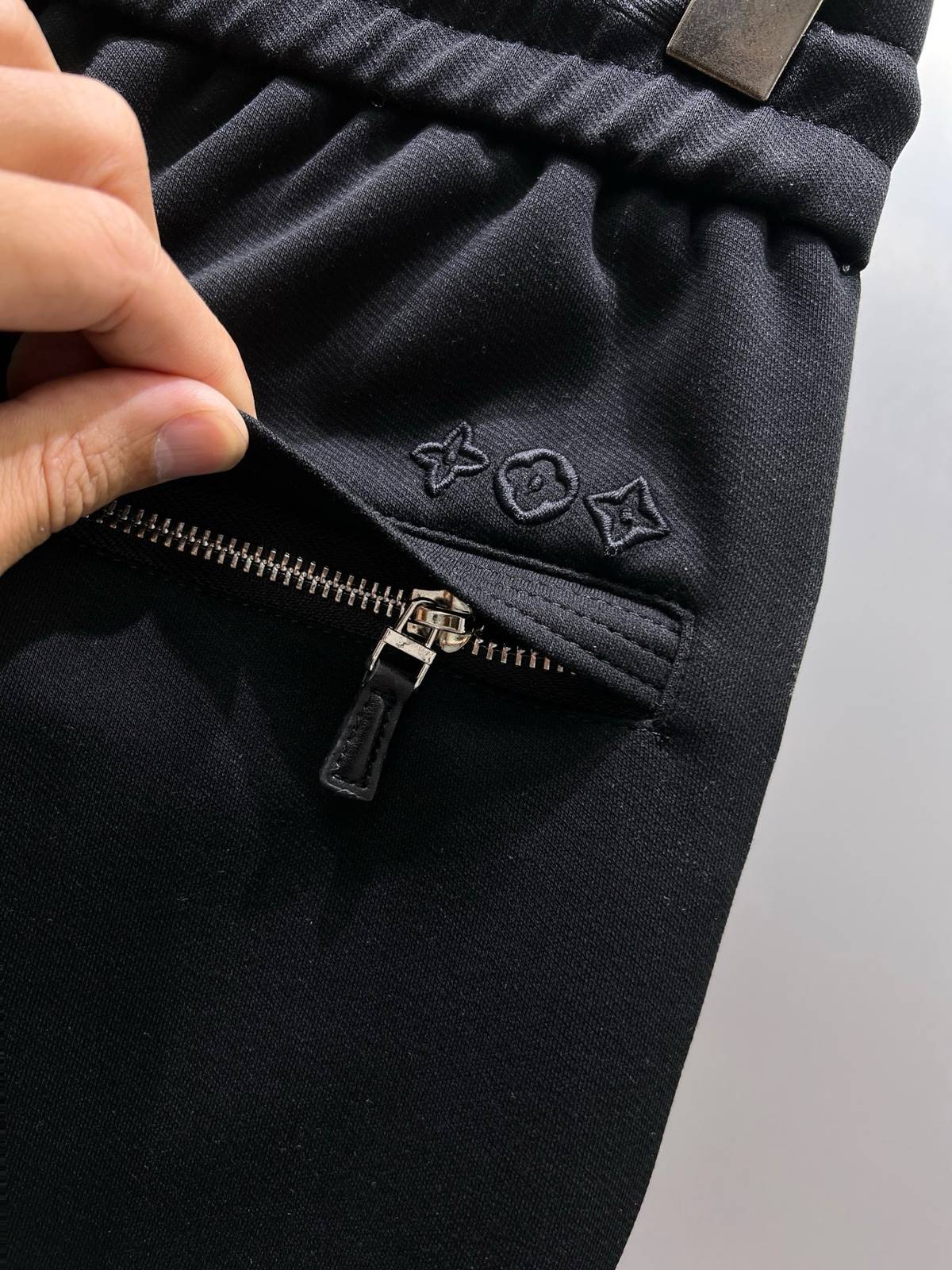 LOEWE ロエベ メンズ パンツ イージーパンツ ウエストゴム サイドライン ロゴ刺繍 メタルパーツ ブラック - 画像 4