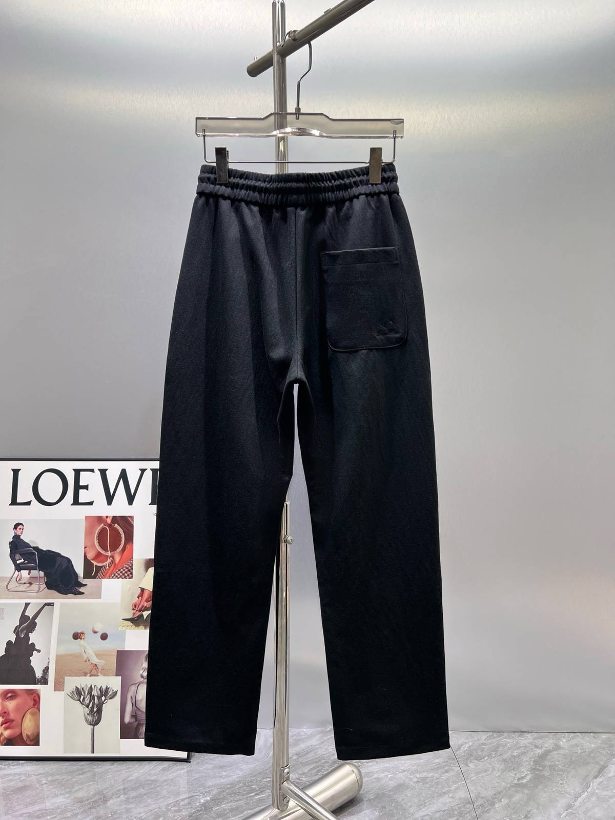 LOEWE ロエベ メンズ イージーパンツ ワイドパンツ ウエストゴム ドローコード ロゴ刺繍 ブラック - 画像 9