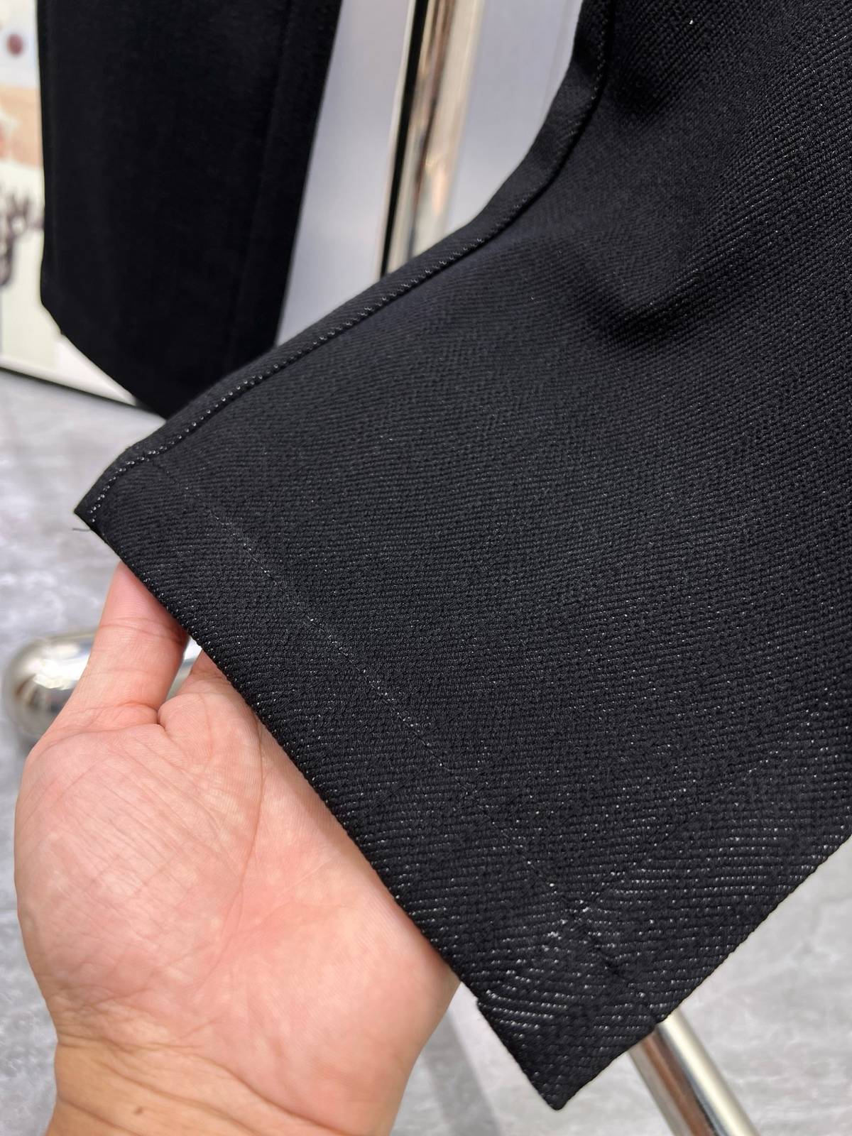 LOEWE ロエベ メンズ パンツ イージーパンツ ウエストゴム ロゴ刺繍 サイドライン ブラック - 画像 2