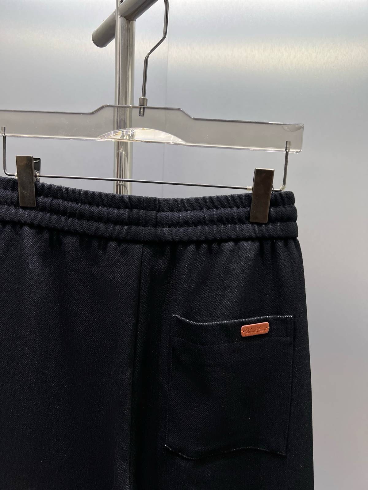 LOEWE ロエベ メンズ パンツ イージーパンツ ウエストゴム ロゴ刺繍 サイドライン ブラック - 画像 4