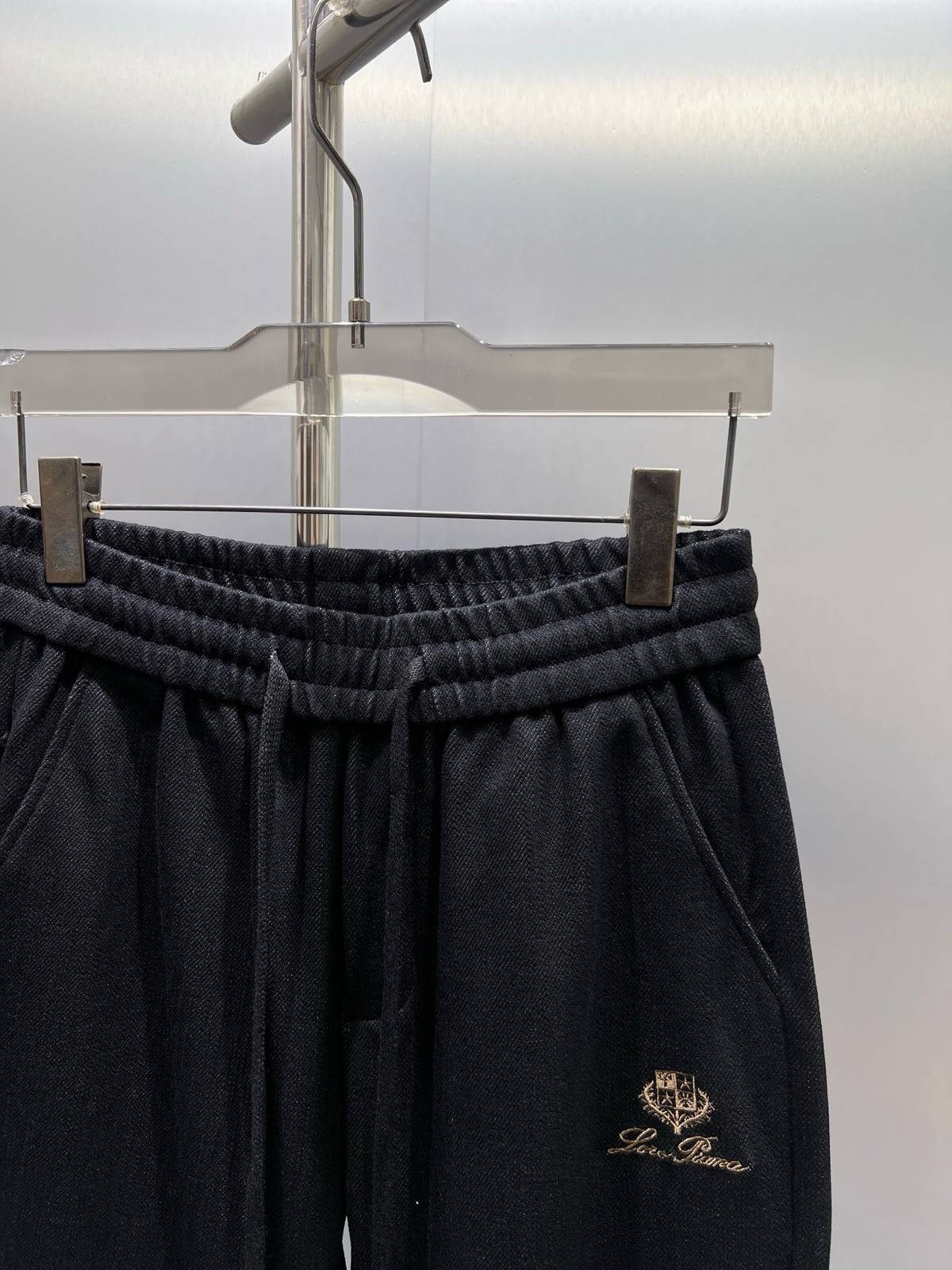 LOEWE ロエベ メンズ パンツ イージーパンツ ウエストゴム ロゴ刺繍 サイドライン ブラック - 画像 8