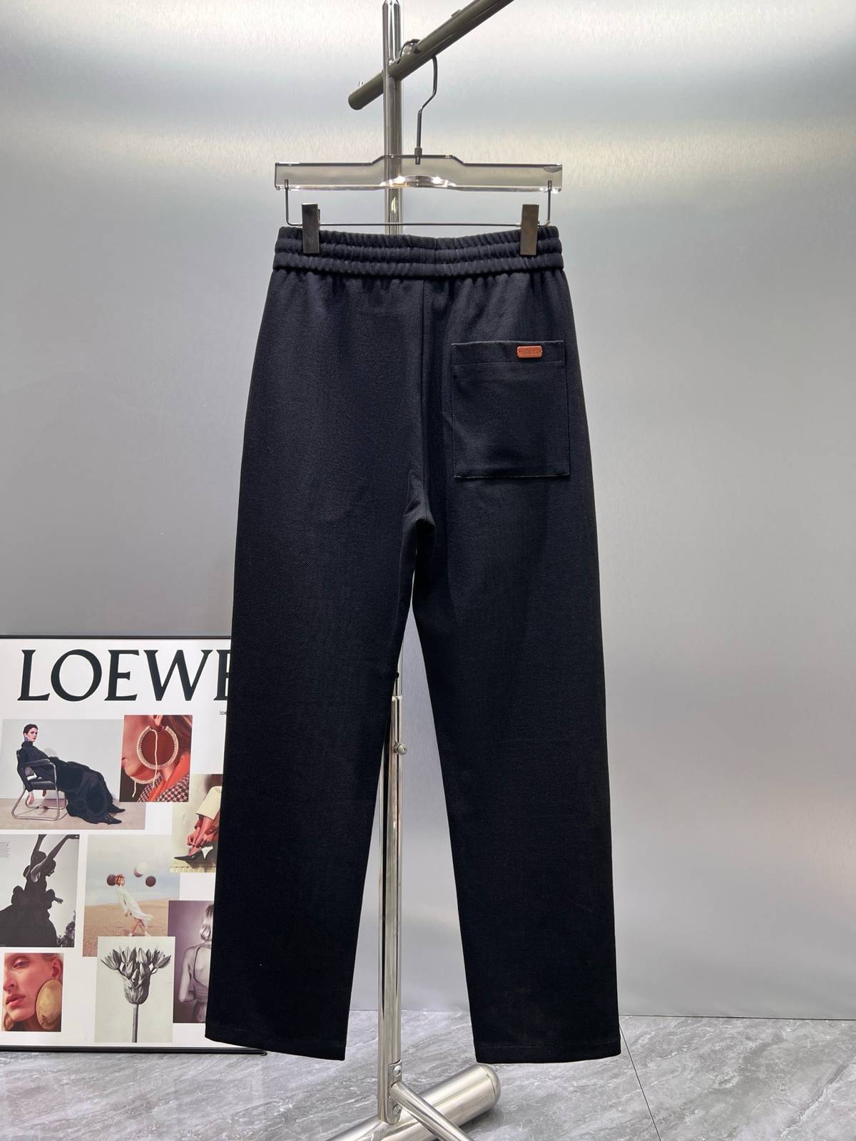 LOEWE ロエベ メンズ パンツ イージーパンツ ウエストゴム ロゴ刺繍 サイドライン ブラック - 画像 9