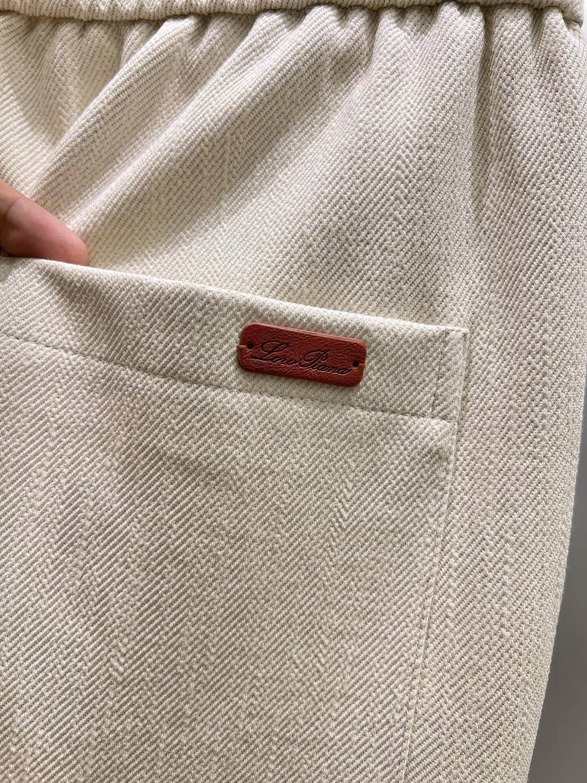 LOEWE ロエベ メンズ パンツ イージーパンツ ロゴ刺繍 ウエストゴム メタルパーツ ブラック - 画像 3
