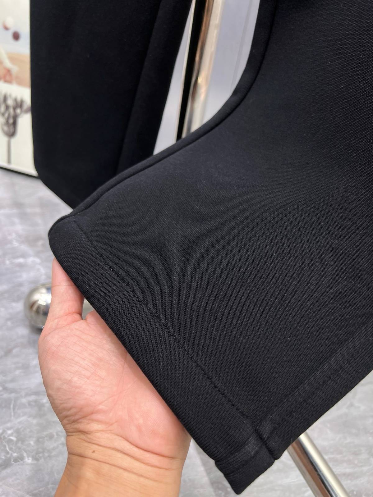 LOEWE ロエベ メンズ パンツ イージーパンツ ウエストゴム ロゴ刺繍 サイドライン メタルパーツ ブラック - 画像 2
