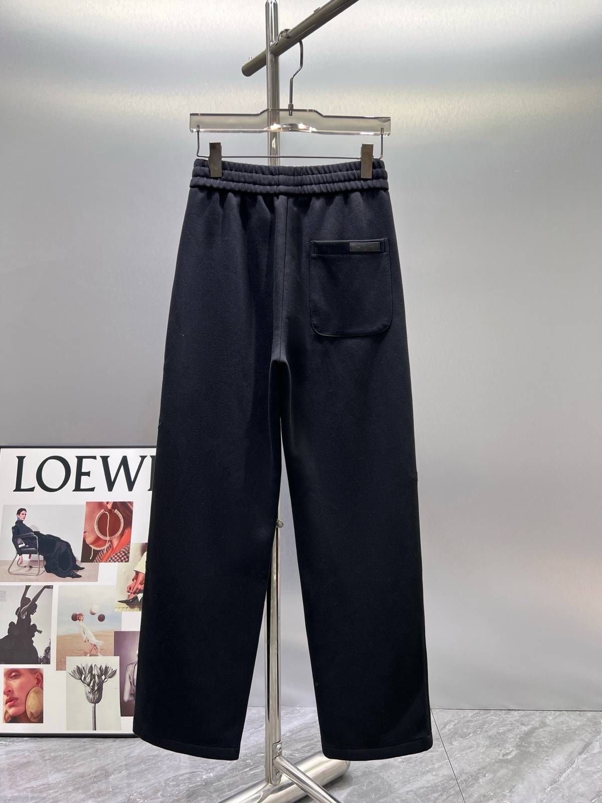 LOEWE ロエベ メンズ パンツ イージーパンツ ウエストゴム ロゴ刺繍 サイドライン メタルパーツ ブラック - 画像 9