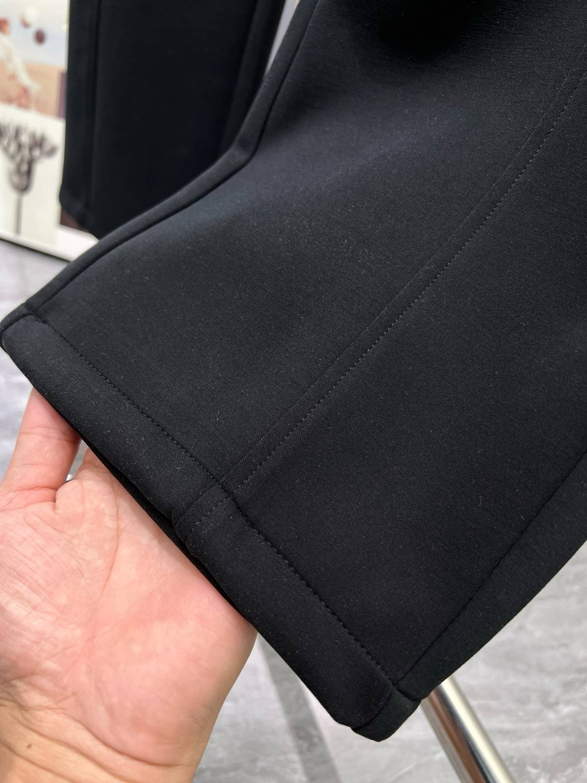 LOEWE ロエベ メンズ パンツ イージーパンツ ウエストゴム ロゴ刺繍 メタルパーツ ブラック - 画像 3