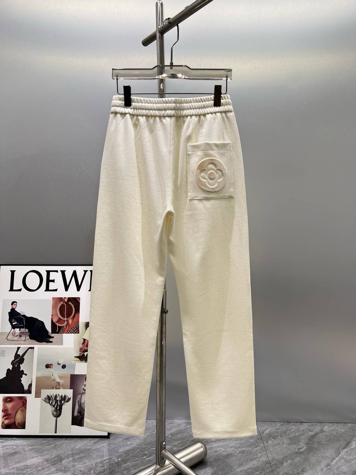 LOEWE ロエベ メンズ パンツ イージーパンツ ウエストゴム ロゴ刺繍 多立体ポケット メタルパーツ ブラック - 画像 9