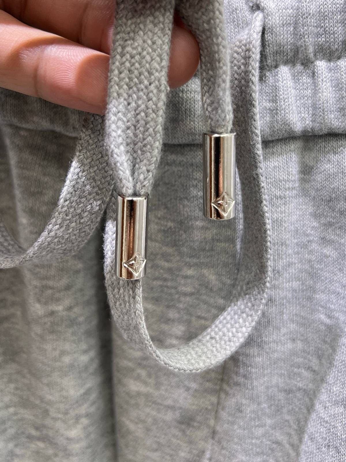 LOEWE ロエベ メンズ ジョガーパンツ イージーパンツ サイドライン ロゴ刺繍 ロゴパッチ ロングコード フレアシルエット グレー - 画像 7