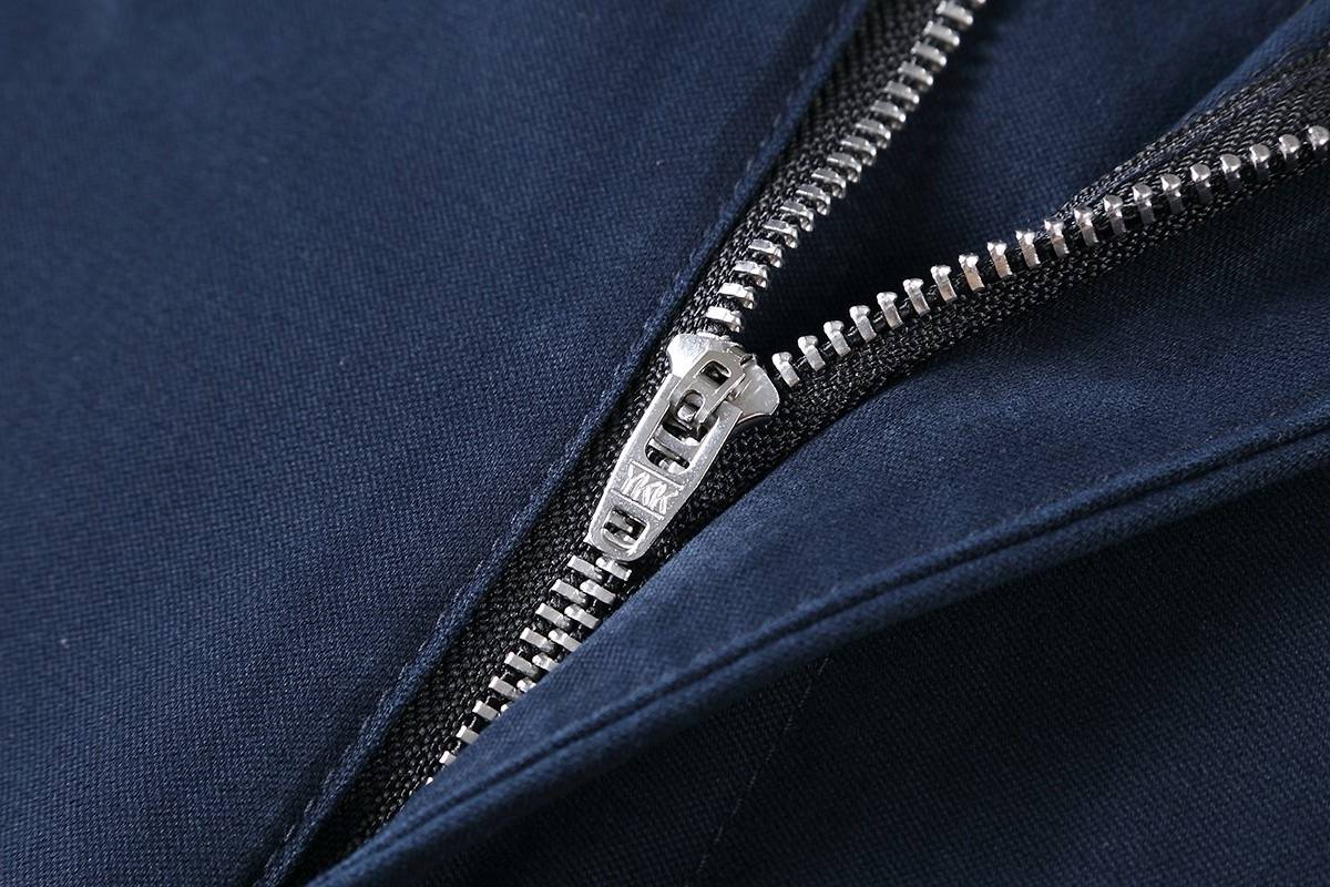 PRADA メンズ ボトムス ストレートパンツ サイドライン ロゴ刺繍 メタルパーツ ブラック - 画像 3