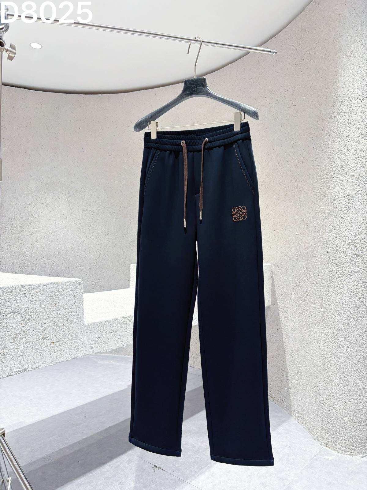 BALENCIAGA バレンシアガ メンズ ボトムス ジョガーパンツ ウエストゴム ロゴ刺繍 サイドライン メタルパーツ ブラック