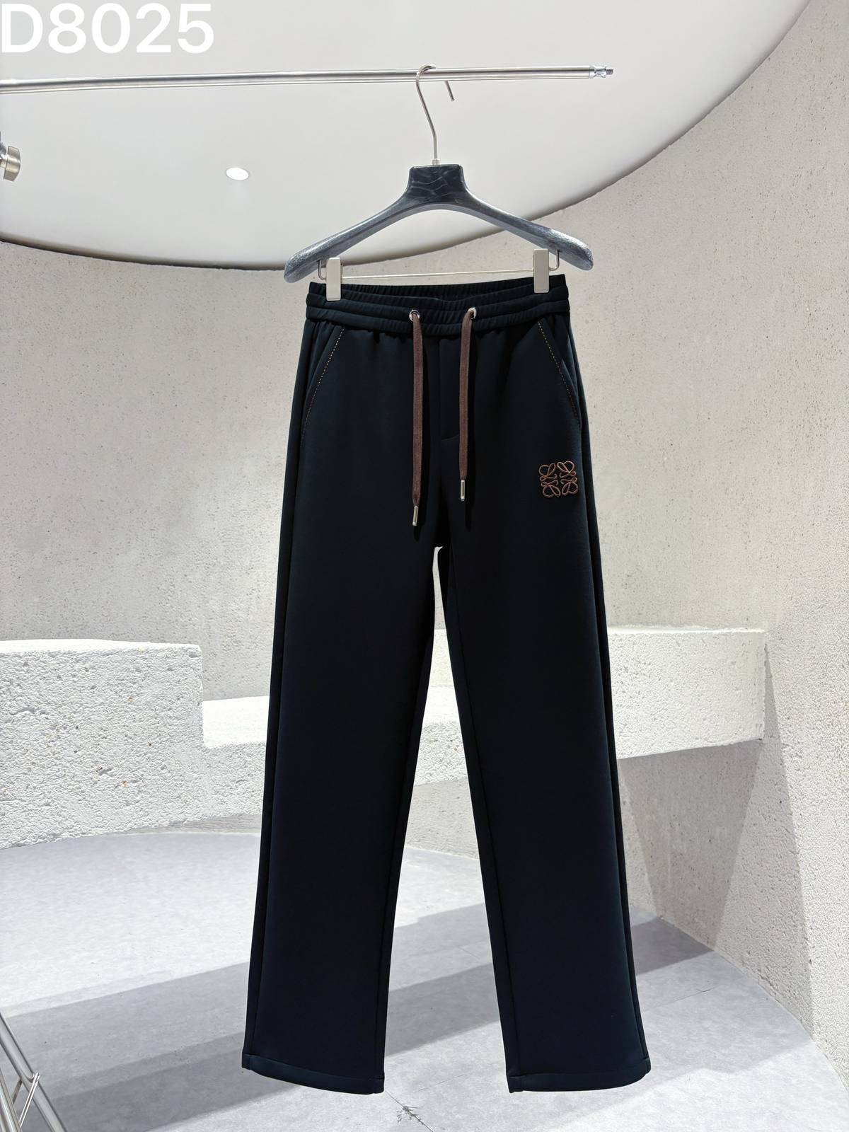 BALENCIAGA バレンシアガ メンズ ボトムス ジョガーパンツ ウエストゴム ロゴ刺繍 サイドライン メタルパーツ ブラック - 画像 8