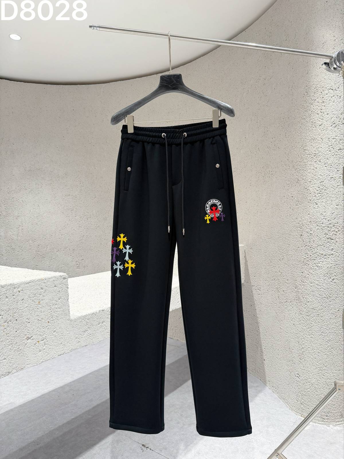 CHROME HEARTS クロムハーツ メンズ パンツ ジョガーパンツ サイドライン ロゴ刺繍 メタルパーツ ブラック