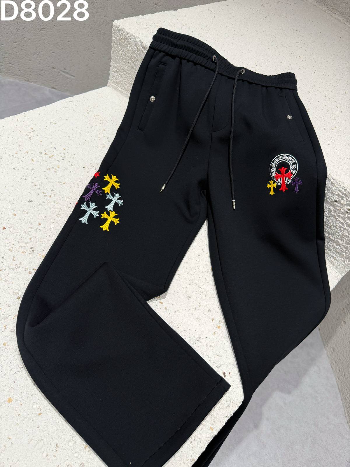 CHROME HEARTS クロムハーツ メンズ パンツ ジョガーパンツ サイドライン ロゴ刺繍 メタルパーツ ブラック - 画像 2