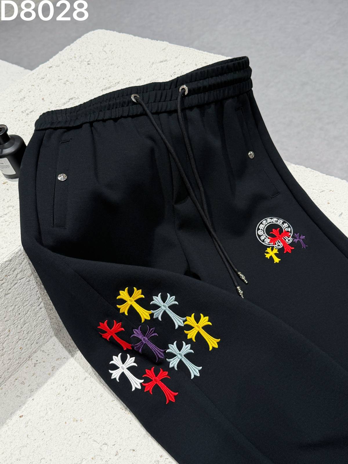 CHROME HEARTS クロムハーツ メンズ パンツ ジョガーパンツ サイドライン ロゴ刺繍 メタルパーツ ブラック - 画像 3