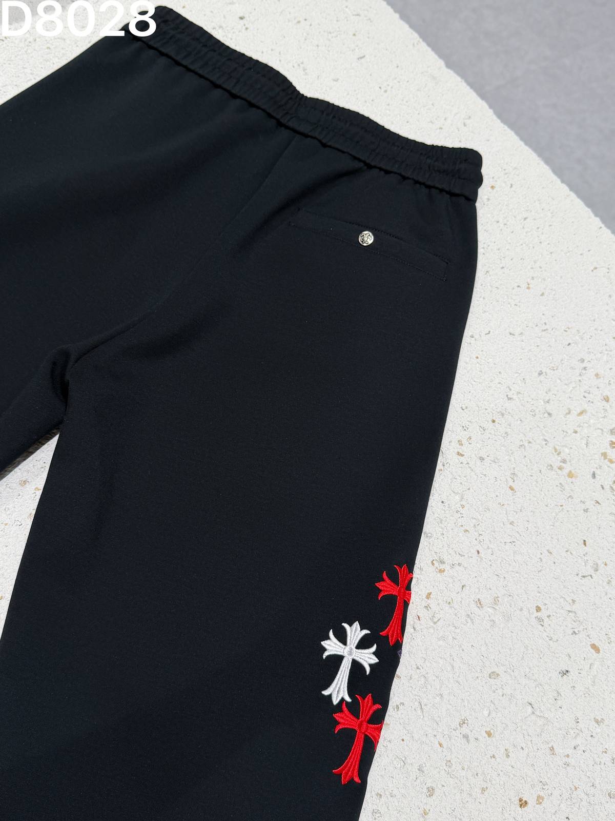 CHROME HEARTS クロムハーツ メンズ パンツ ジョガーパンツ サイドライン ロゴ刺繍 メタルパーツ ブラック - 画像 9