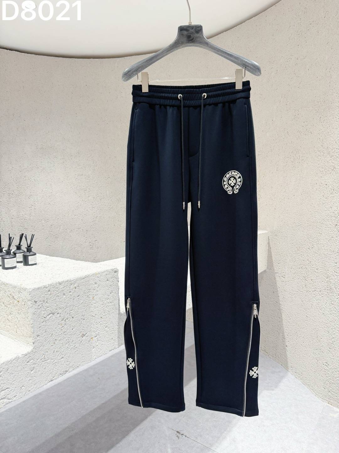 CHROME HEARTS クロムハーツ メンズ パンツ ジョガーパンツ ロゴ刺繍 サイドライン メタルパーツ ブラック