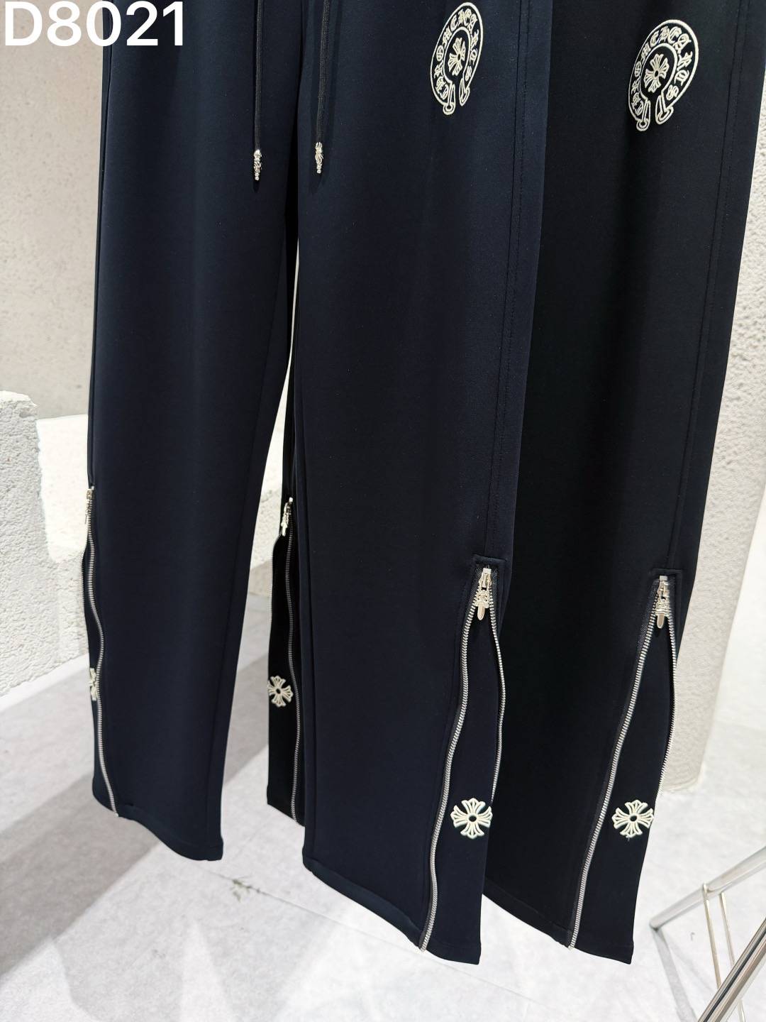 CHROME HEARTS クロムハーツ メンズ パンツ ジョガーパンツ ロゴ刺繍 サイドライン メタルパーツ ブラック - 画像 3
