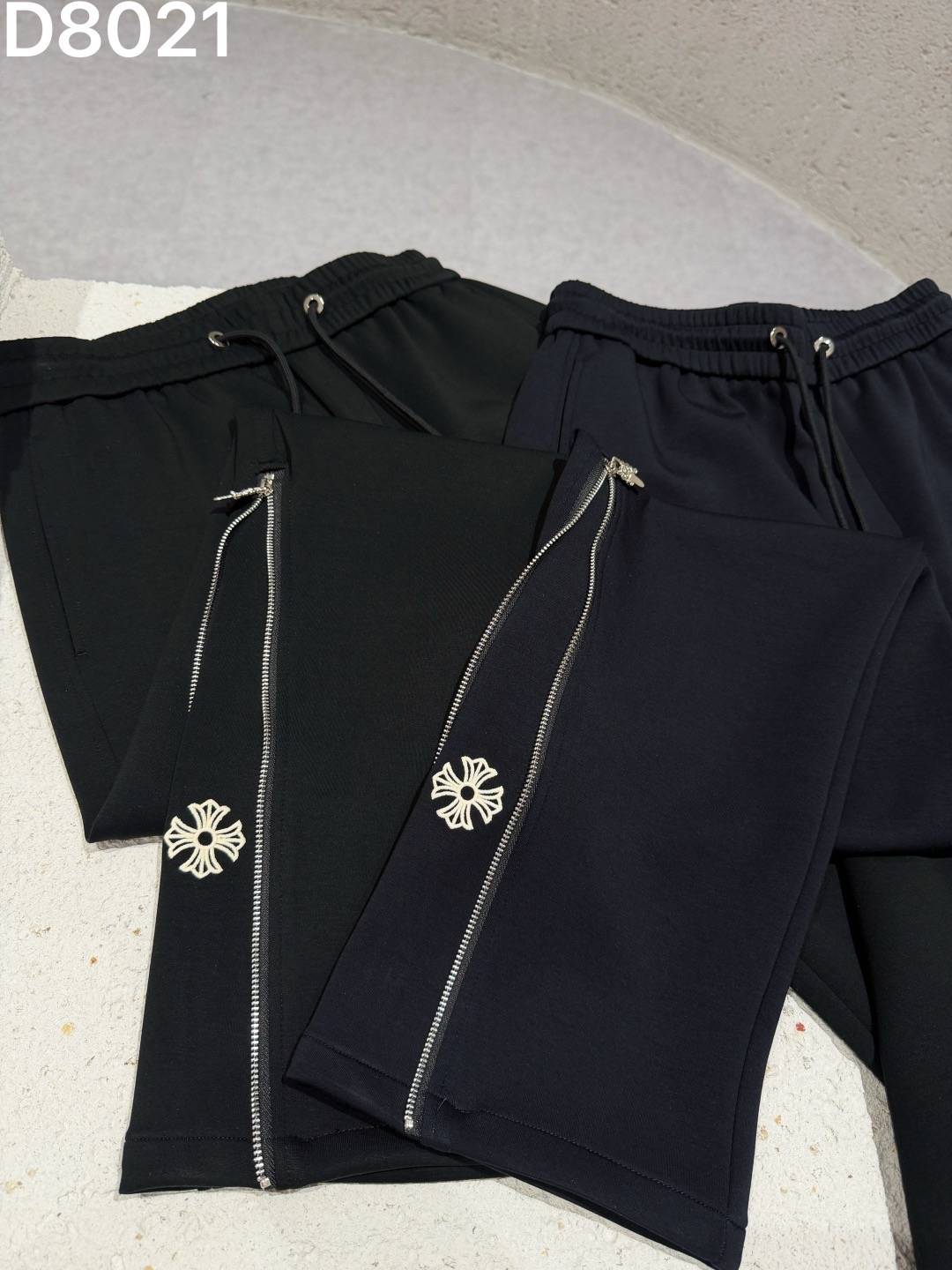 CHROME HEARTS クロムハーツ メンズ パンツ ジョガーパンツ ロゴ刺繍 サイドライン メタルパーツ ブラック - 画像 5