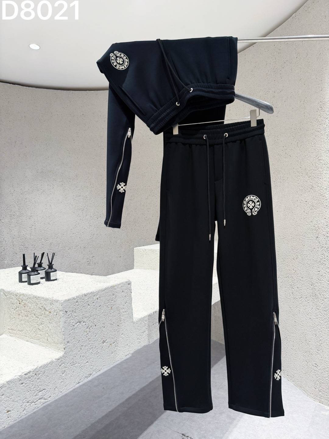 CHROME HEARTS クロムハーツ メンズ パンツ ジョガーパンツ ロゴ刺繍 サイドライン メタルパーツ ブラック - 画像 7