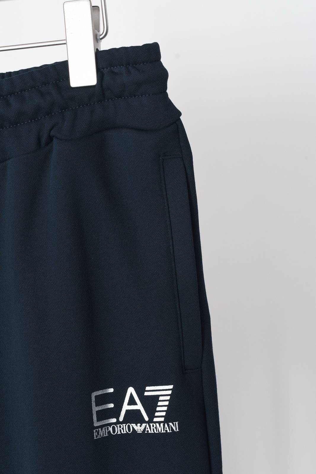 EMPORIO ARMANI メンズ イージーパンツ ワイドパンツ ウエストゴム ロゴ刺繍 サイドライン メタルパーツ ブラック - 画像 8