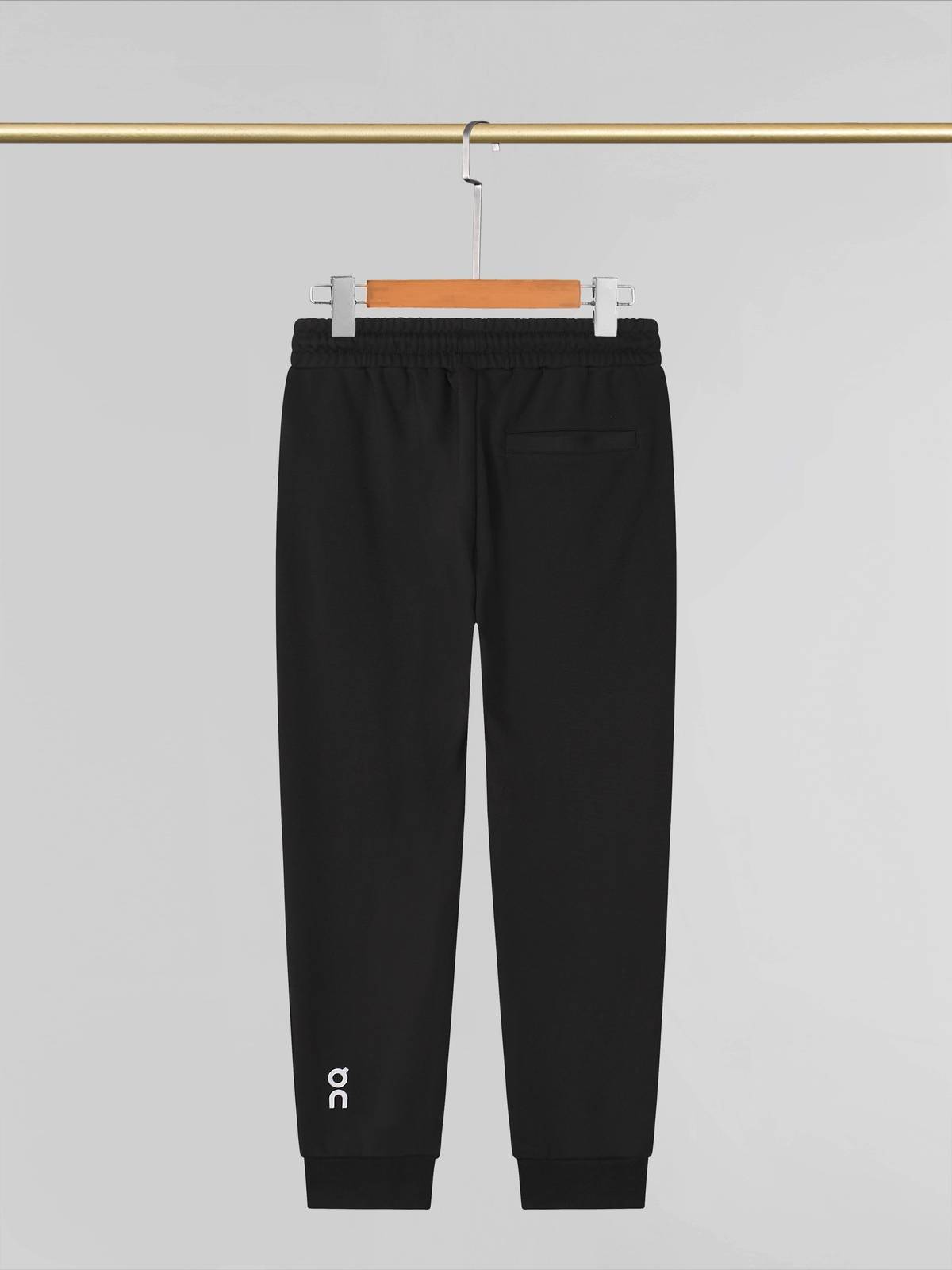 ON オン メンズ パンツ ジョガーパンツ ウエストゴム ドローコード サイドライン ロゴプリント 美脚シルエット ブラック - 画像 13
