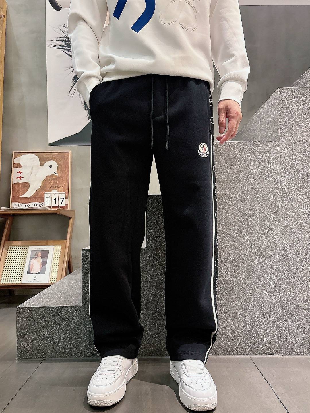 MONCLER モンクレール メンズ パンツ ジョガーパンツ サイドライン ロゴ刺繍 ロングコード ブラック
