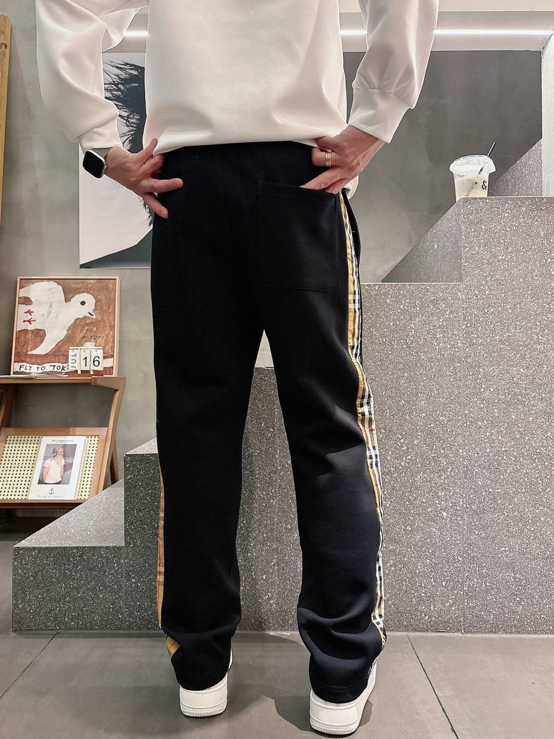 BURBERRY バーバリー メンズ ボトムス ジョガーパンツ サイドライン ロゴ刺繍 イージーパンツ ストリート ブラック - 画像 5
