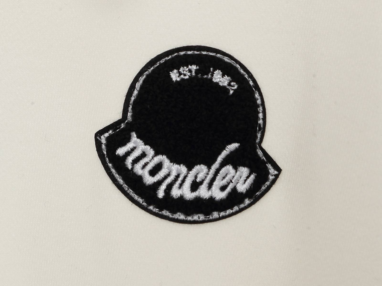 MONCLER モンクレール メンズ パーカー プルオーバー ロゴプリント 立体フード オーバーサイズ 秋冬 ブラック ホワイト グレー - 画像 9