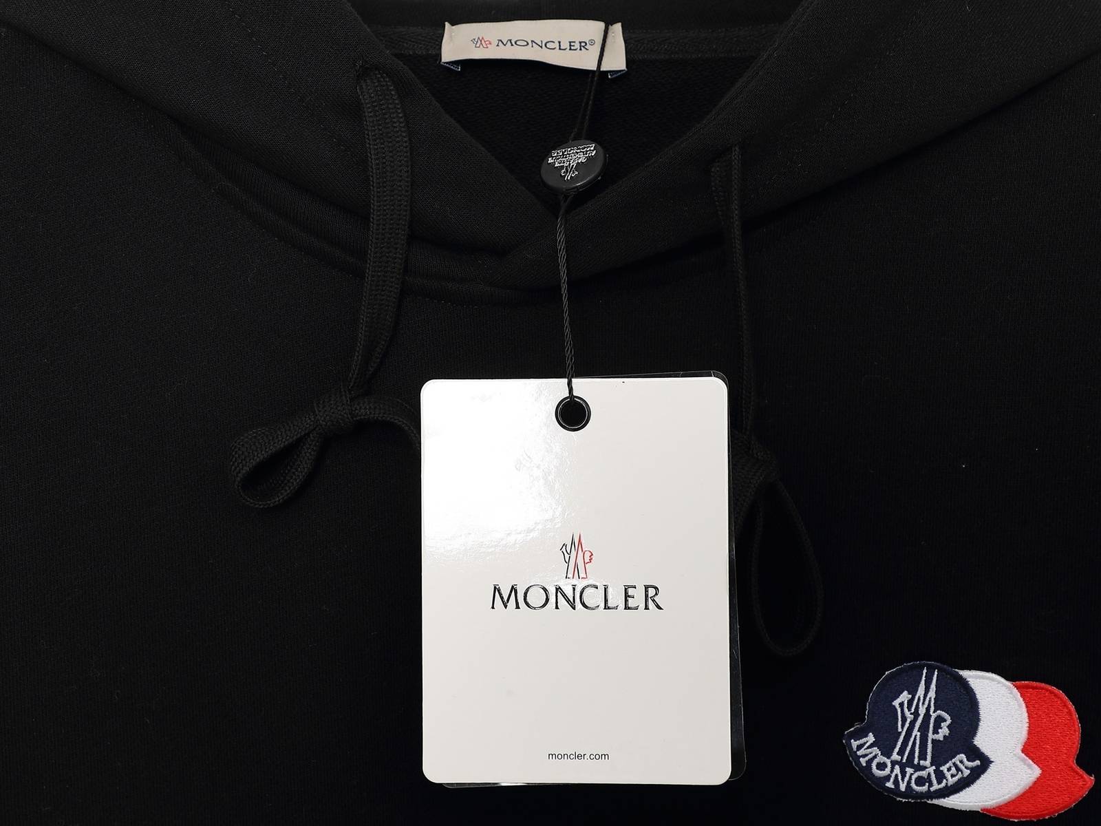 MONCLER モンクレール メンズ パーカー プルオーバー フロントロゴ ロゴ刺繍 フードの立ち上がり ブラック ホワイト - 画像 3