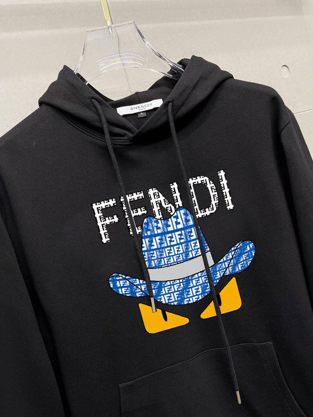 FENDI フェンディ メンズ パーカー プルオーバー フロントロゴ ロゴプリント オーバーサイズ ストリート ブラック ホワイト - 画像 4