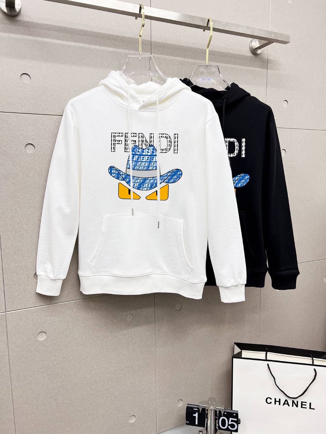 FENDI フェンディ メンズ パーカー プルオーバー フロントロゴ ロゴプリント オーバーサイズ ストリート ブラック ホワイト - 画像 8