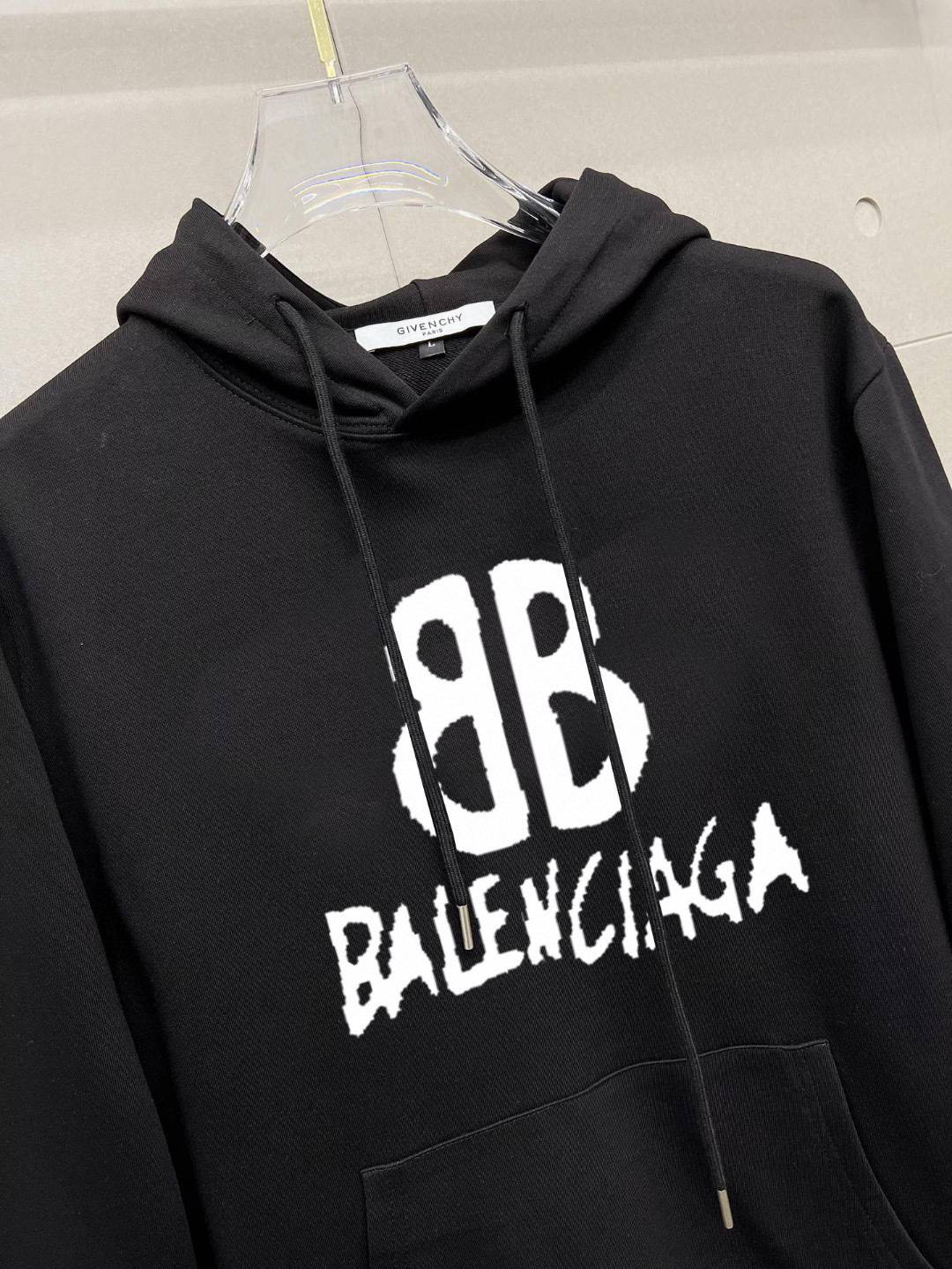BALENCIAGA バレンシアガ メンズ パーカー プルオーバー フロントロゴ フードの立ち上がり オーバーサイズ ブラック ホワイト - 画像 4