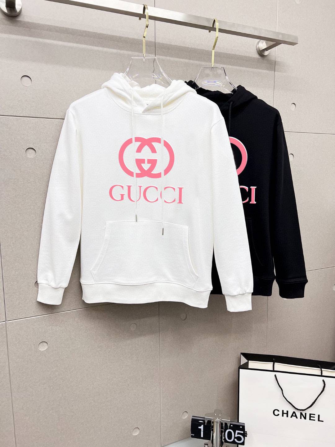 GUCCI グッチ メンズ パーカー プルオーバー フード ロゴプリント フロントロゴ オーバーサイズ ブラック - 画像 8