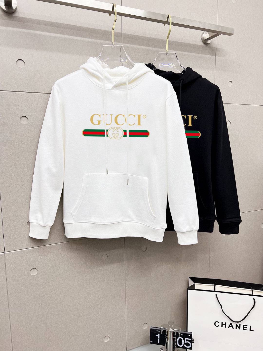 GUCCI グッチ メンズ パーカー プルオーバーパーカー ロゴプリント フロントロゴ オーバーサイズ ストリート ブラック ホワイト - 画像 8