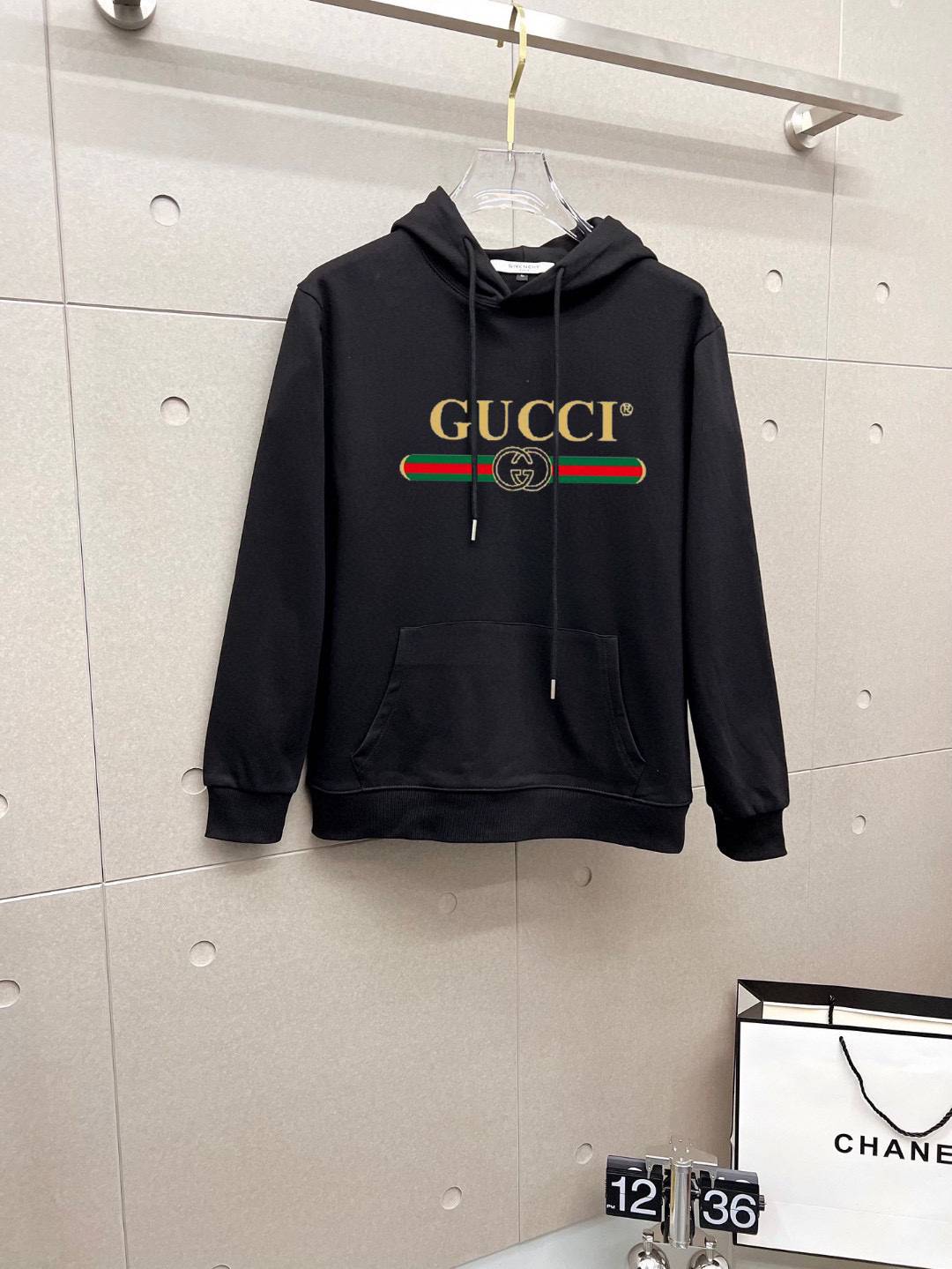 GUCCI グッチ メンズ パーカー プルオーバーパーカー ロゴプリント フロントロゴ オーバーサイズ ストリート ブラック ホワイト - 画像 9