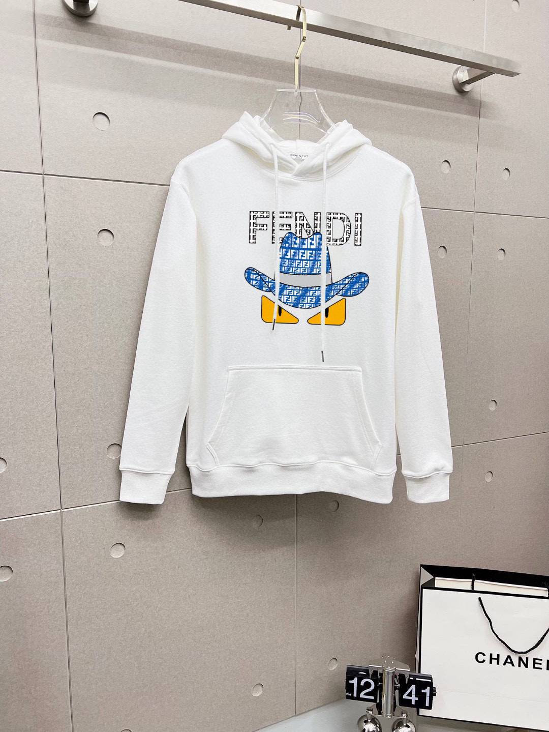 FENDI フェンディ メンズ パーカー プルオーバーパーカー フロントロゴ ロゴプリント オーバーサイズ 秋冬 ブラック ホワイト