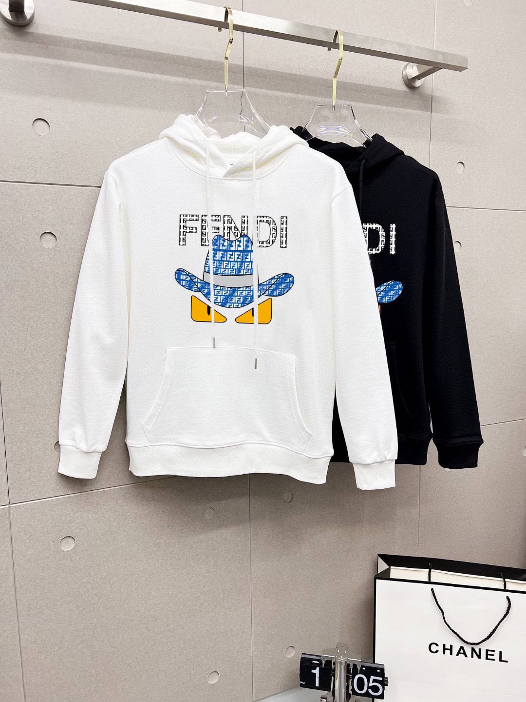 FENDI フェンディ メンズ パーカー プルオーバーパーカー フロントロゴ ロゴプリント オーバーサイズ 秋冬 ブラック ホワイト - 画像 8