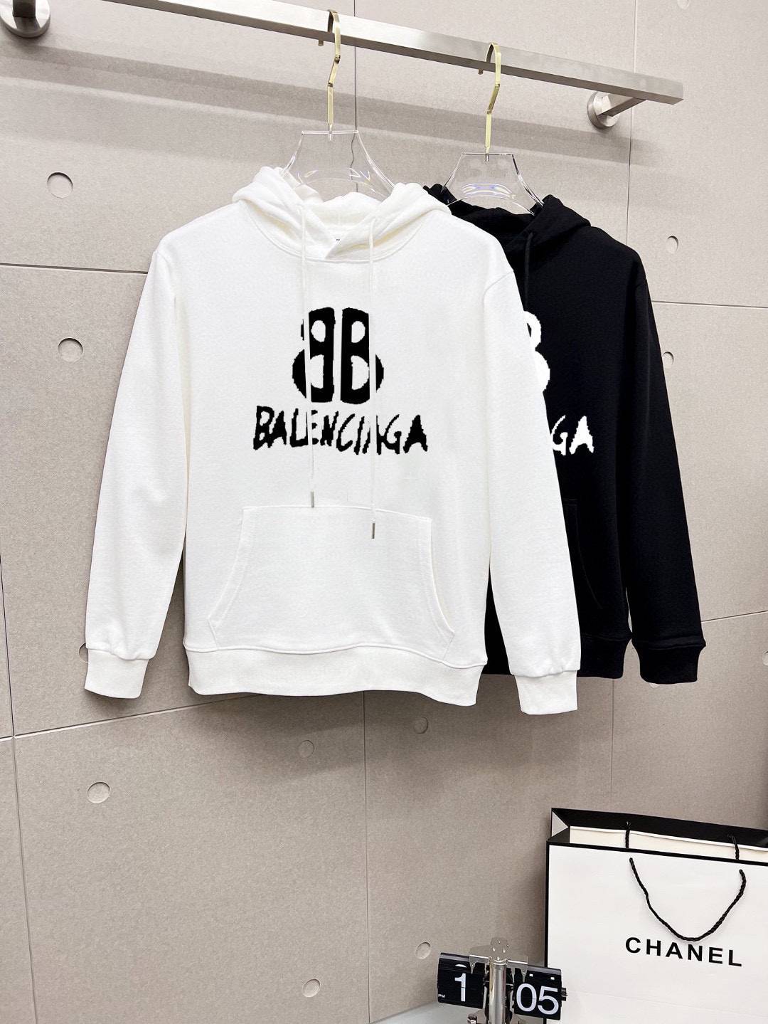 BALENCIAGA バレンシアガ メンズ パーカー プルオーバー フロントロゴプリント オーバーサイズ ブラック ホワイト - 画像 8